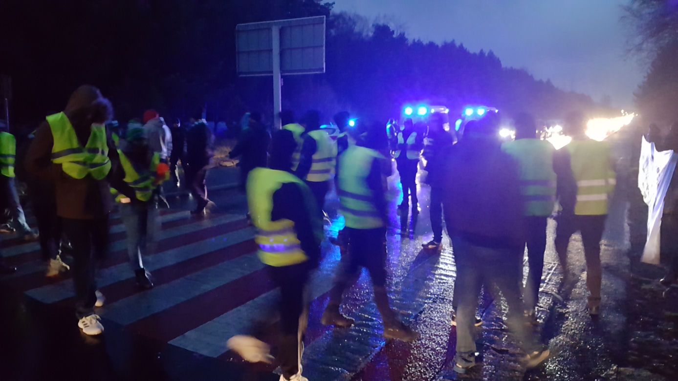 To żenada, żeby polityka  rządziła sportem! Kibice w obronie GKS Bełchatów wyszli na ulicę!