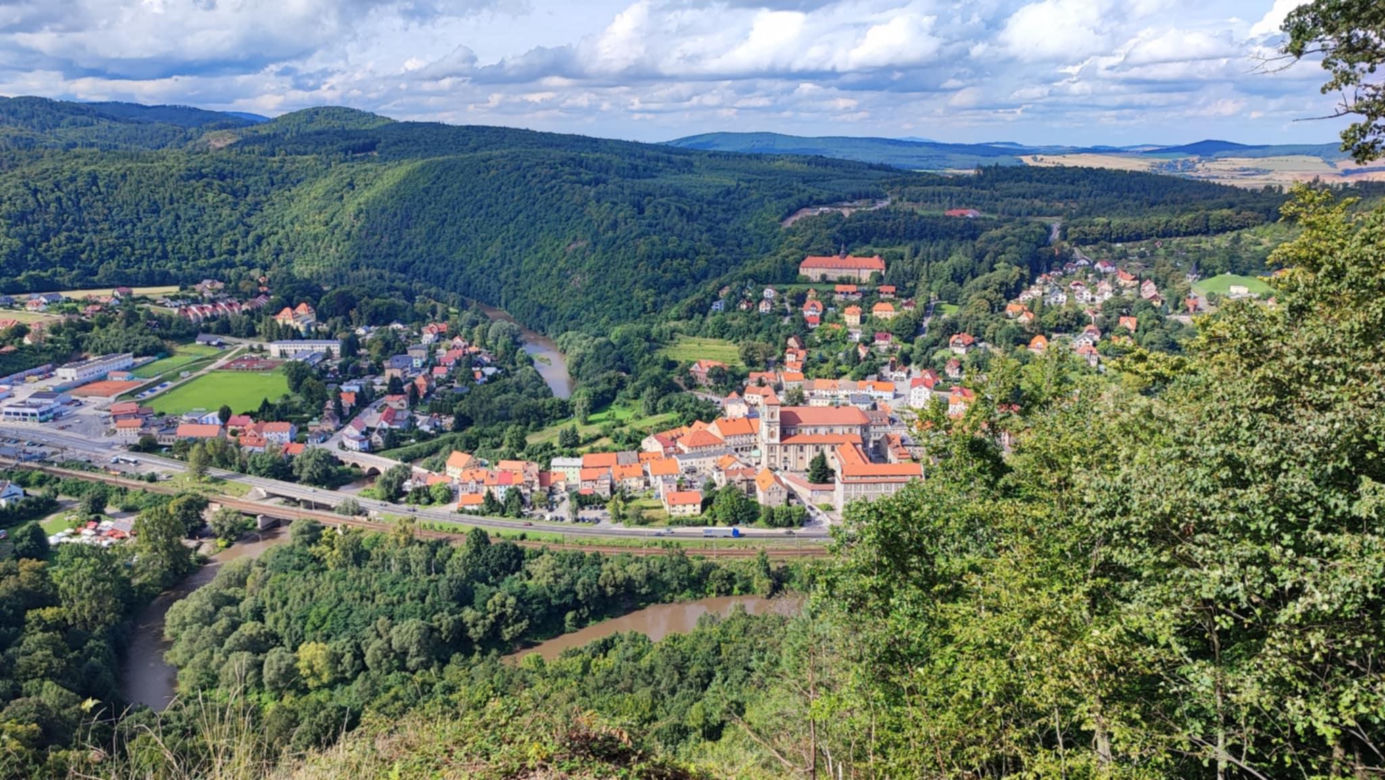 Obryw Skalny w Bardzie. Tutaj widoki zapierają dech w piersiach 
