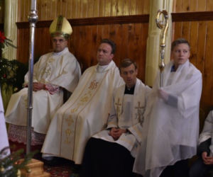 Ranczo 10 sezon. biskup Kozioł (Cezary Żak), ksiądz Maciej (Mateusz Rusin), ksiądz Robert (Bartek Kasprzykowski)
