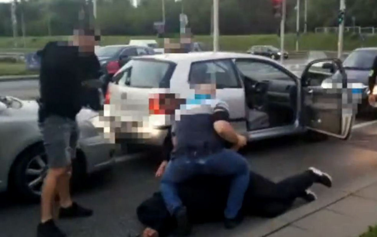 Policjanci grupy działającej w ramach wydziału dw. z przestępczością samochodową  zatrzymali dwóch obywateli Gruzji do kradzieży auta