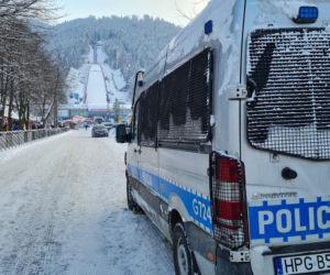 Zastępy policji pod Wielką Krokwią