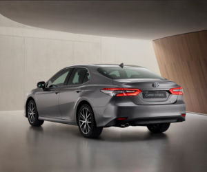 Toyota Camry Hybrid lifting 2021