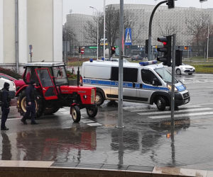 SZOK w centrum Kielc! Traktorzysta w KLAPKACH w rękach policji! Co się stało?