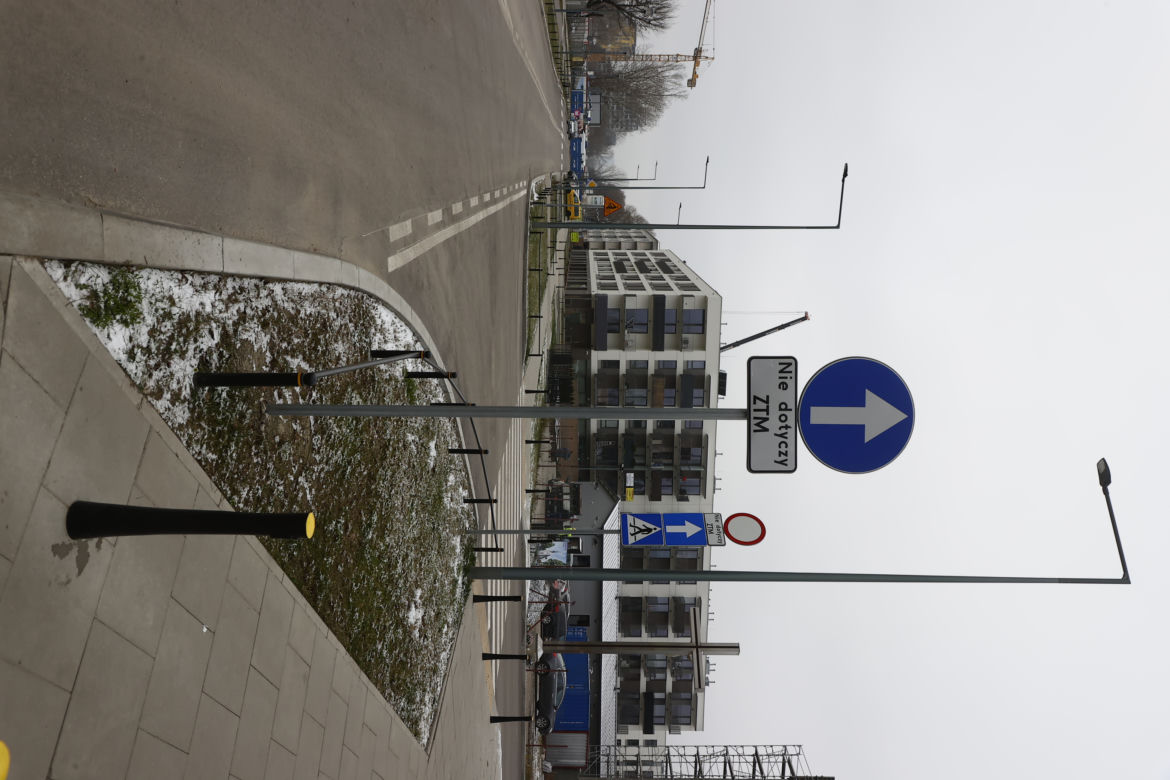 Absurd na Grochowie. Zapomnieli o wiatach, więc nie uruchomili autobusu