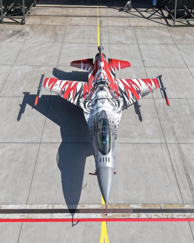 F16