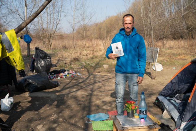 Ich dom to namiot w rezerwacie. Jak Paweł, Agnieszka i Zbyszek zorganizowali życie w cieniu mostu?