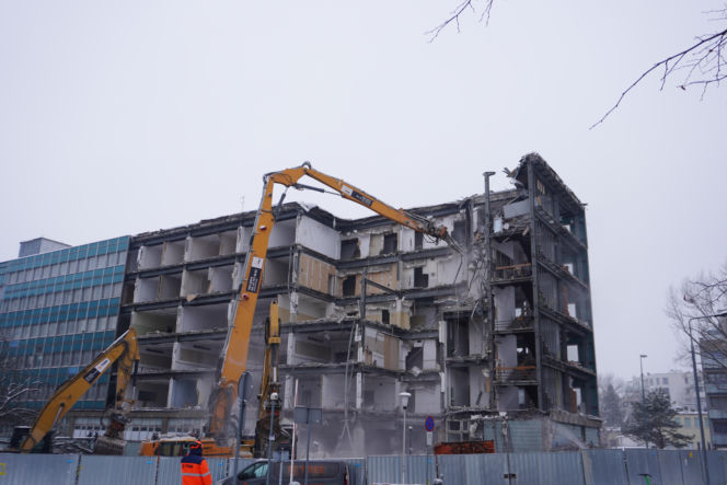 Rozbiórka słynnego budynku UW na Mokotowie