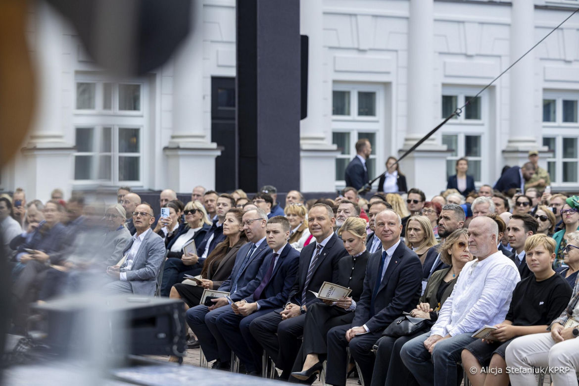 Narodowe czytanie z Karolem i Martą Nawrockimi