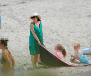 Kasia Cichopek z rodziną na plaży