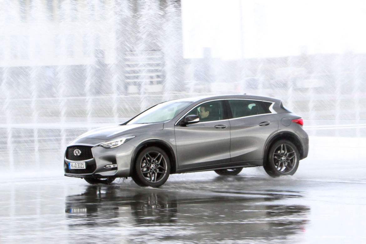 Infiniti Q30 na Torze Jastrząb 