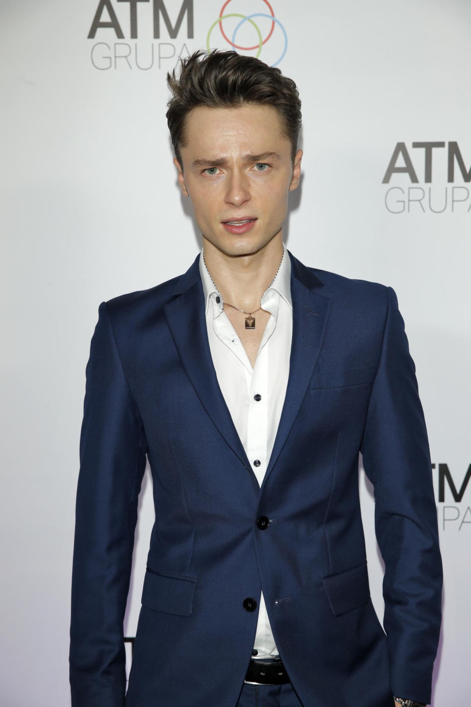 Tak przez lata zmieniał się Patryk Pniewski. Zaczynał jako idol nastolatek w "Pierwszej miłości"