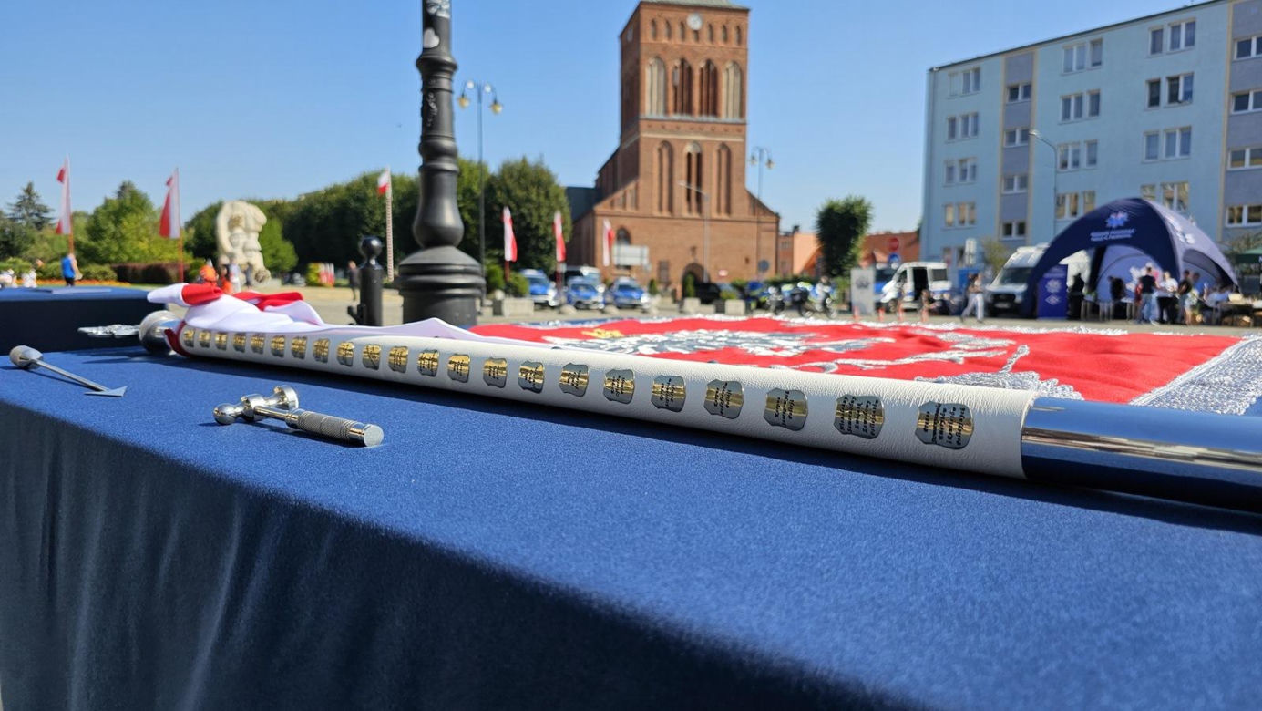 Nadanie sztandaru dla KPP w Świdwinie