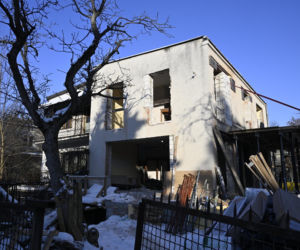 Kaczyńskiego nie ma w domu, a sąsiedzi rozwalają ściany