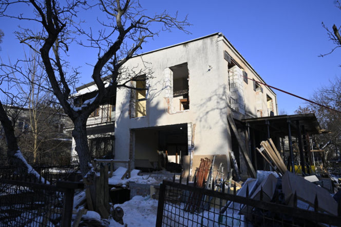 Kaczyńskiego nie ma w domu, a sąsiedzi rozwalają ściany