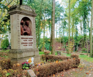 Grób Hermanna Hakena na Cmentarzu Centralnym w Szczecinie