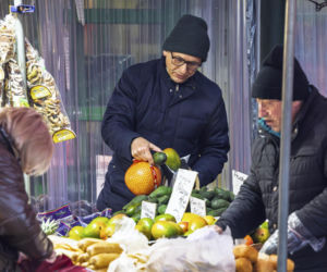 Senator Krzysztof Kwiatkowski na zakupach