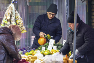 Senator Krzysztof Kwiatkowski na zakupach