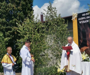 Proboszcz apeluje do wiernych, by w upały zostali w domach. „To nie jest grzech”