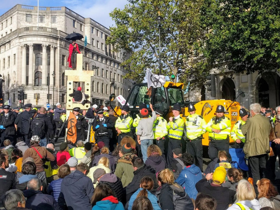 extinction-rebellion-protest-architecture-u-build-modular-boxes-_dezeen_1704_col_8-1376x1032