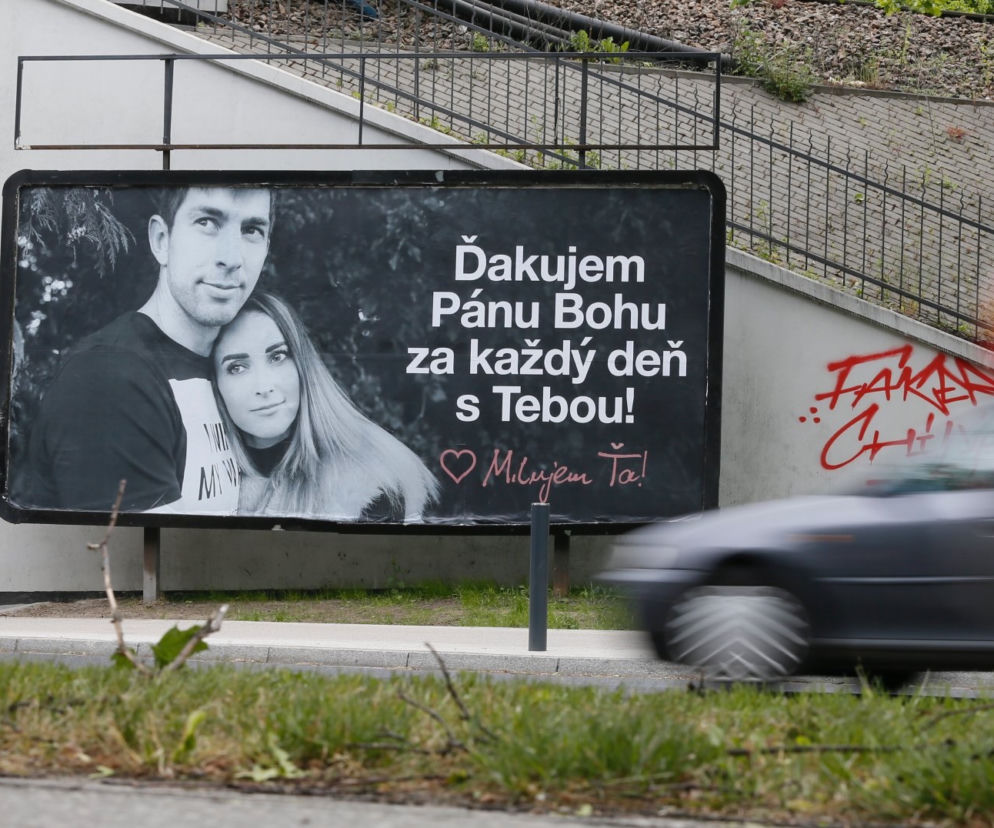 Dusan Kuciak przed ostatnim meczem sezonu 2016/17 w oryginalny sposób wyznał miłość swojej żonie z okazji piątej rocznicy ślubu