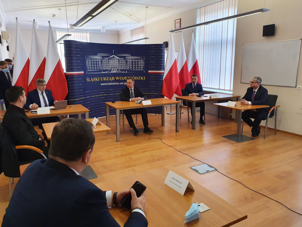 Andrzej Duda podczas sztabu kryzysowego w Katowicach