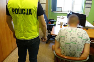 Pomorskie: Demolował sklep, choć powinien był siedzieć w więzieniu. Poszukiwany przez sąd trafił za kraty