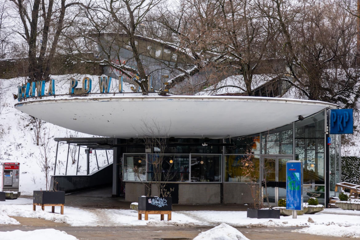 Warszawskie stacje kolejowe - zdjęcia. Zobacz najpiękniejsze z nich! Ochota, Powiśle, Międzylesie i inne - oto perły wśród dworców i peronów