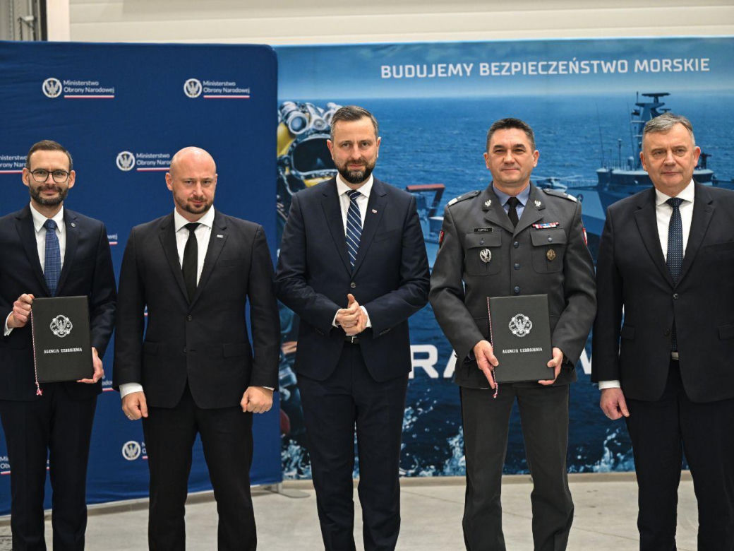 Umowa na zbudowanie okrętu ratowniczego dla Marynarki Wojennej