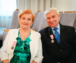 Złoty Gody par małżeńskich w Siedlcach - wręczenie pamiątkowych medali