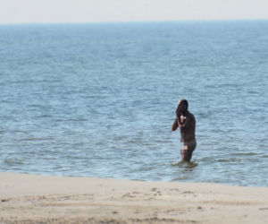 Jan Maria Jackowski na plaży