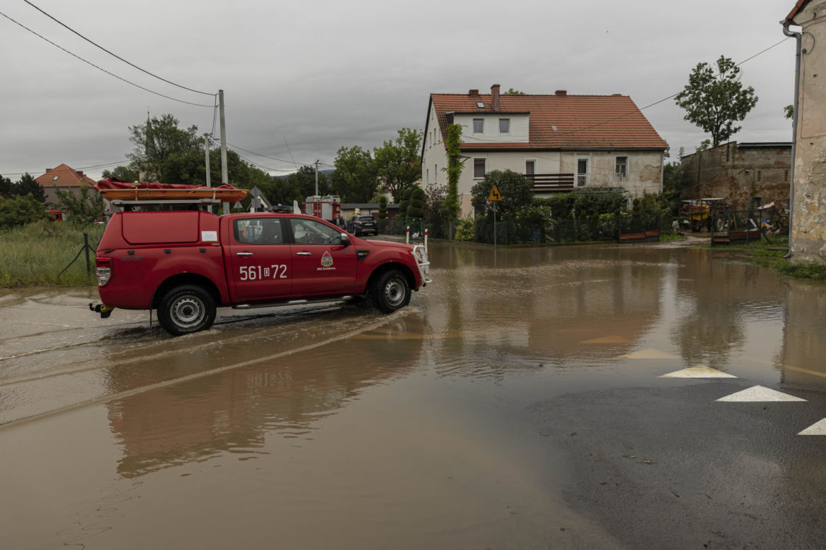 Prawie 500 interwencji straży pożarnej, 100 podtopionych gospodarstwtom