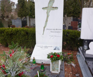 Grób Pawła Królikowskiego. Tak wygląda miejsce spoczynku słynnego Kusego chwile przed rocznicą śmierci 