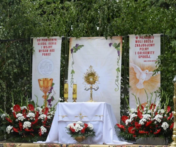 Sandomierz: tłumy wiernych na procesji Bożego Ciała 