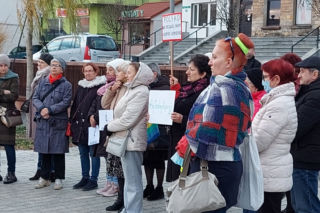 Ani jednej więcej. PROTEST w Starachowicach po śmierci 30-letniej kobiety [6.11.21]