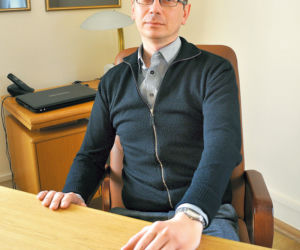 Prezydent Szczecina Piotr Krzystek zamówił portet u ginekologa