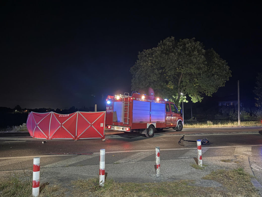 Błonie. Wjechali hulajnogą elektryczną prosto pod tira. Nie mieli szans, zaginęli na miejscu