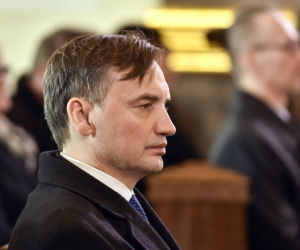 Osiem lat u władzy i brak weryfikacji? Ziobro o Kralu: „Żałuję. Nie przyjąłbym darowizny”