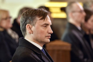 Osiem lat u władzy i brak weryfikacji? Ziobro o Kralu: „Żałuję. Nie przyjąłbym darowizny”