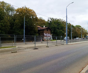 Spalony domek grabarza na Pomorzanach