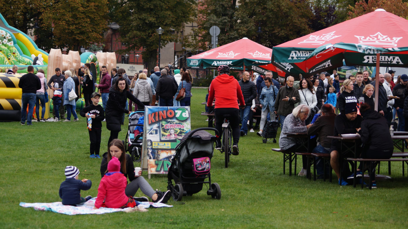 Festiwal Food Trucków 2021. Restauracje na kółkach zaparkowały na Wyspie Młyńskiej