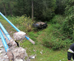 Podlaskie. Volvo wypadło z zakrętu i przebiło barierki 