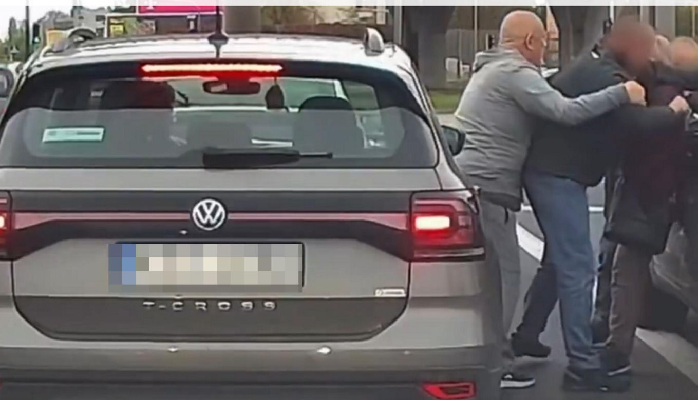 Kierowca Porsche zaatakował starszą kobietę. Chwilę potem uciekł spod świateł
