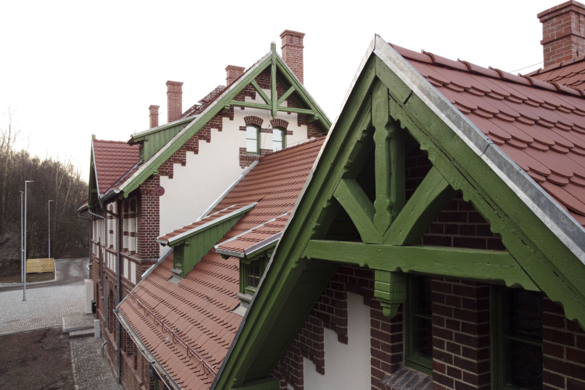 Zabytkowy dworzec kolejowy w Boguszowie-Gorcach odzyskał dawny blask