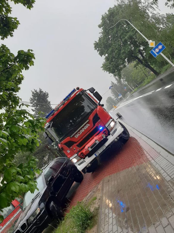 Pogotowie przeciwpowodziowe na Śląsku. Rzeki przekroczyły stany alarmowe! [ZDJĘCIA]