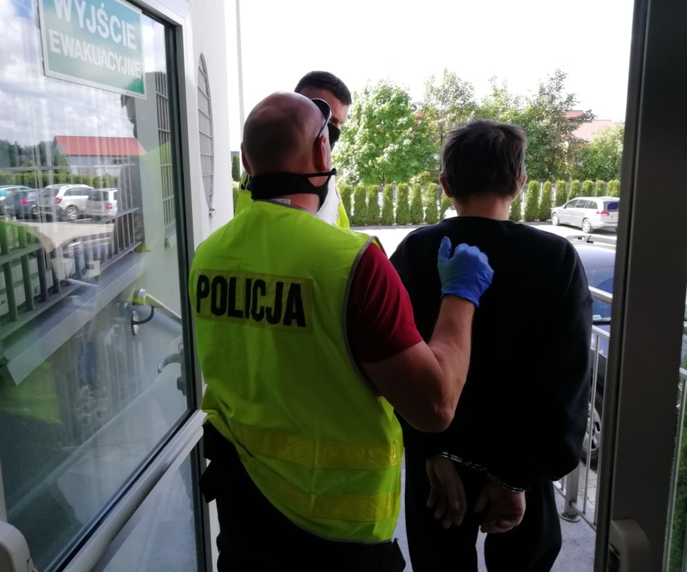 Zabójstwo w gminie Białaczów pod Opocznem. Zwłoki 43-latka leżały pod stertą ubrań przez 3 tygodnie
