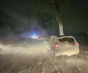 Ostróda w centrum śnieżycy. Burmistrz nocą ratował ludzi. Kierowcy nocowali w urzędzie