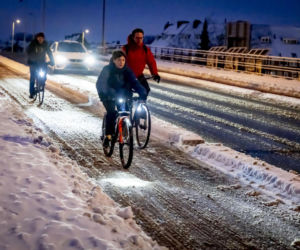 Holandia/ Setki odwołanych lotów, chaos na kolei i rekordowe korki z powodu ataku zimy