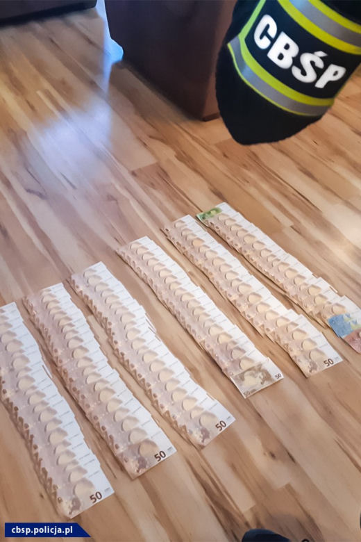 Nielegalny obrót lekami na wielką skalę! Wśród zatrzymanych policjanci
