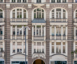 Południowa pierzeja Alej Jerozolimskich w centrum Warszawy