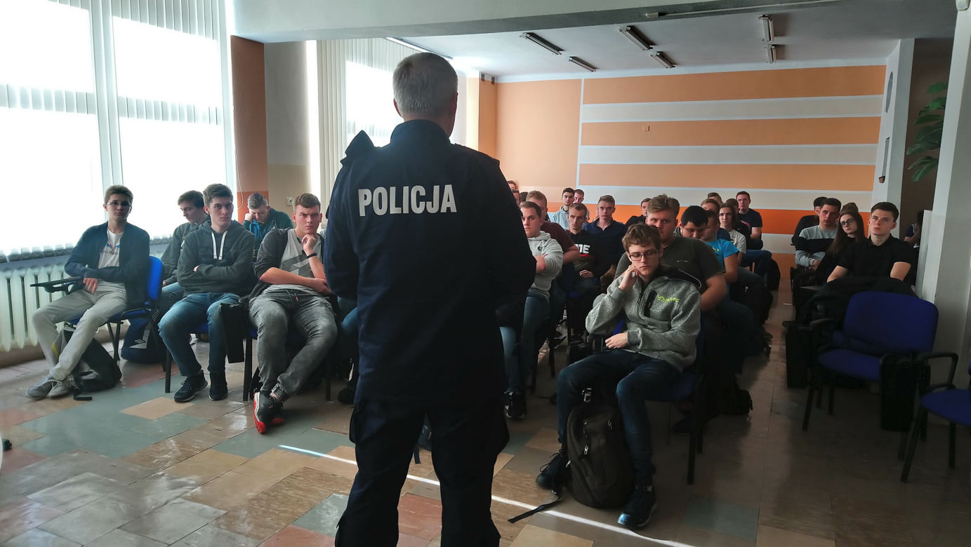 Symulator dachowania w Bełchatowie. Niecodzienne zajęcia w szkołach